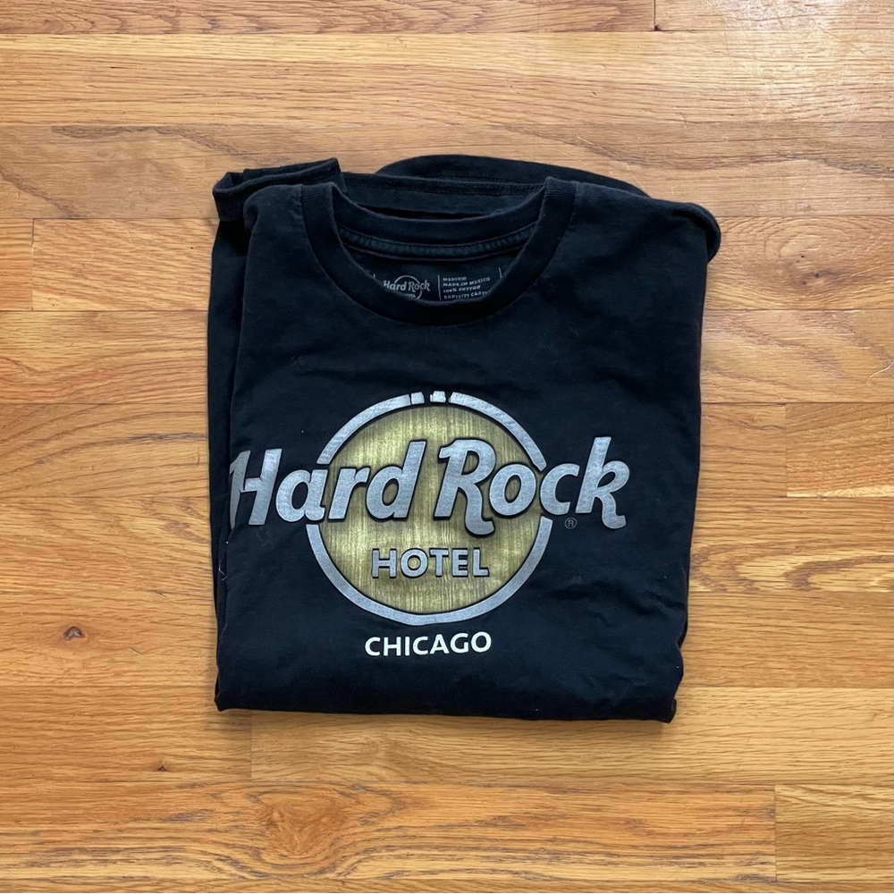 black hard rock cafe t-shirt